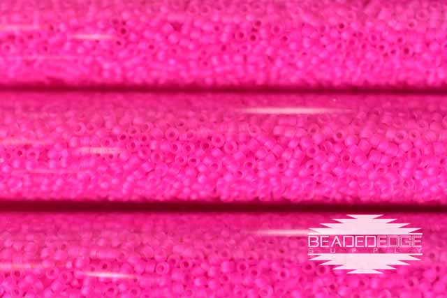 15/0 Frosted Neon Magenta F209D JSB