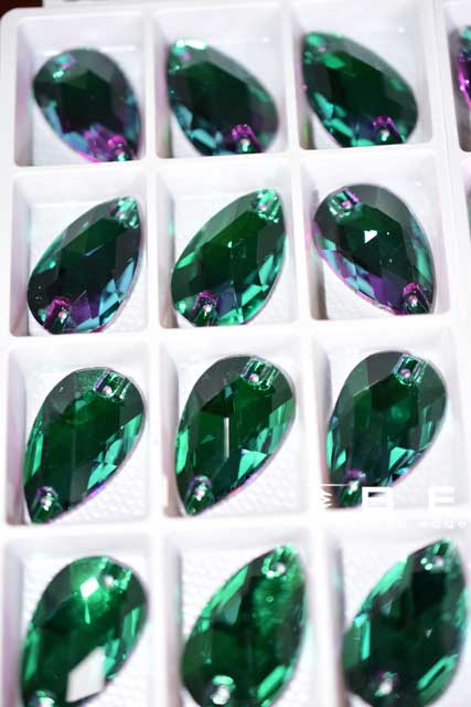 17x28 Drk Green Teardrop | 2 Pair